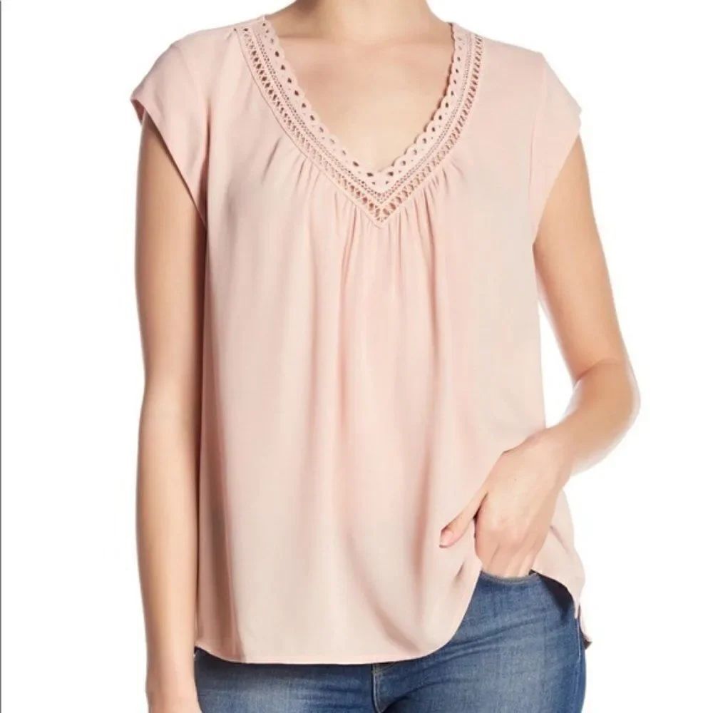 DR2 Crochet V-neck Cap Sleeve Blouse size 1X in Blush - NEW
